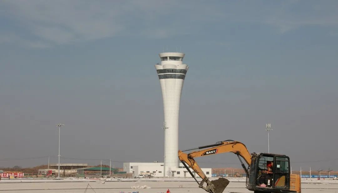 貨運機場屋面及墻面選材方案，壽命可達(dá)50年以上！